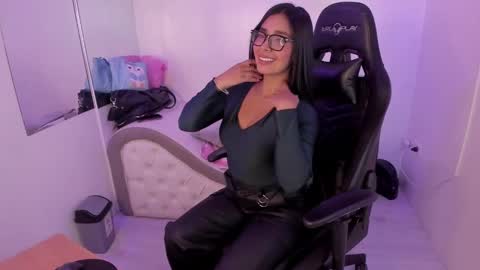 Abril  online show from 09.22.25