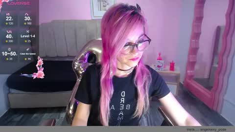 abril_ch_ online show from 11.01.25