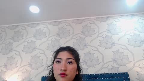 abril  online show from 12.24.24