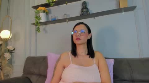 Snapshot of abril_jones10 chatting on 10.31.25 Abril jones online show from 10.31.25