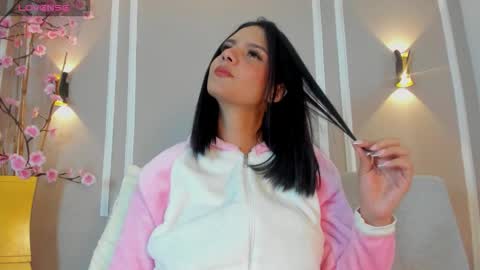 Snapshot of abril_jones10 chatting on 11.13.25 Abril jones online show from 11.13.25