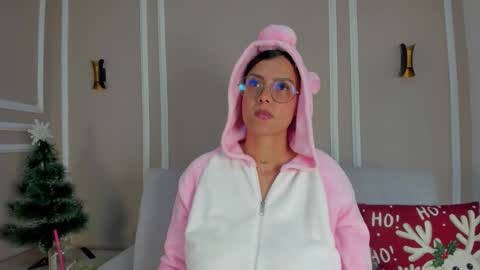 Snapshot of abril_jones10 chatting on 12.05.25 Abril jones online show from 12.05.25