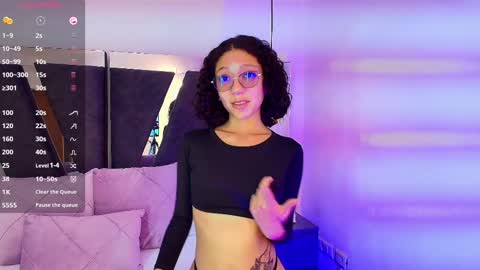 Snapshot of abril_lee__ chatting on 02.17.25 Abril online show from 02.17.25