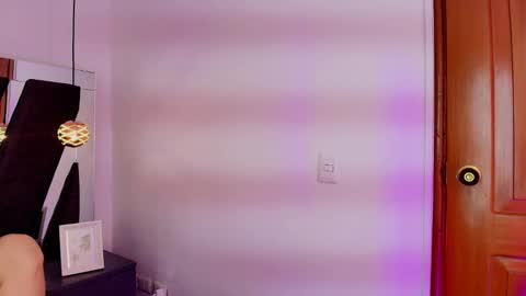 Snapshot of abril_lee__ chatting on 03.06.25 Abril online show from 03.06.25