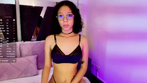 Snapshot of abril_lee__ chatting on 03.10.25 Abril online show from 03.10.25