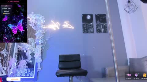 Snapshot of abril_ricci chatting on 12.22.24 Abril online show from 12.22.24