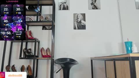 Snapshot of abril_ricci chatting on 12.29.24 Abril online show from 12.29.24