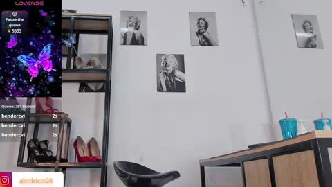 Snapshot of abril_ricci chatting on 12.29.24 Abril online show from 12.29.24