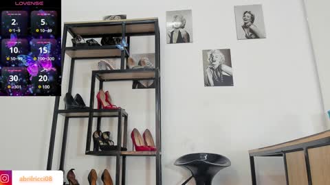 Snapshot of abril_ricci chatting on 12.31.24 Abril online show from 12.31.24