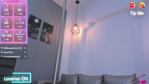 Snapshot of abril_ricci chatting on 01.03.25 Abril online show from 01.03.25