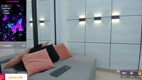 Snapshot of abril_ricci chatting on 01.25.25 Abril online show from 01.25.25