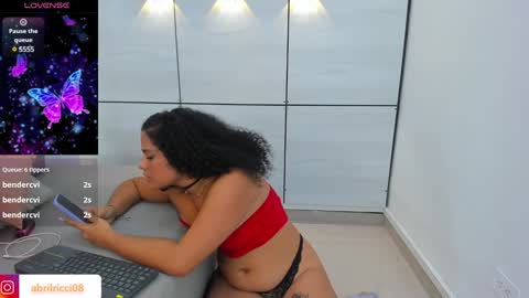 Snapshot of abril_ricci chatting on 01.25.25 Abril online show from 01.25.25