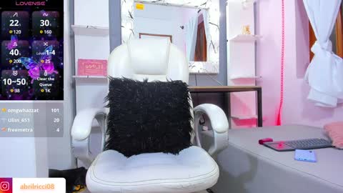 Snapshot of abril_ricci chatting on 02.04.25 Abril online show from 02.04.25