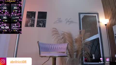 Snapshot of abril_ricci chatting on 02.25.25 Abril online show from 02.25.25