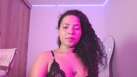 Snapshot of abril_ricci chatting on 10.13.25 Abril online show from 10.13.25