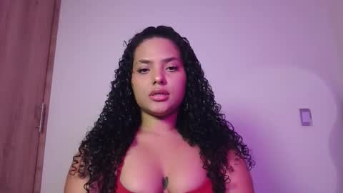 Snapshot of abril_ricci chatting on 11.04.25 Abril online show from 11.04.25