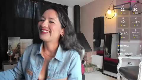 Snapshot of abril_riios chatting on 06.23.26 Abril online show from 06.23.26