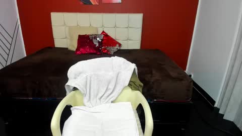 Snapshot of abrillee1 chatting on 12.14.24 ABRIL online show from 12.14.24