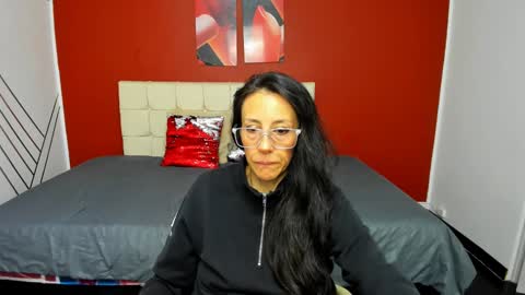 Snapshot of abrillee1 chatting on 02.08.25 ABRIL online show from 02.08.25