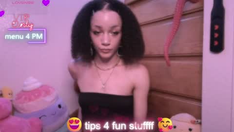 Snapshot of abruisedpeach chatting on 06.18.26 Peach online show from 06.18.26
