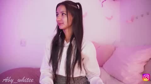 Snapshot of aby_whitee chatting on 11.05.25 Aby online show from 11.05.25