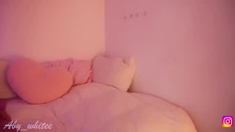 Snapshot of aby_whitee chatting on 11.17.25 Aby online show from 11.17.25