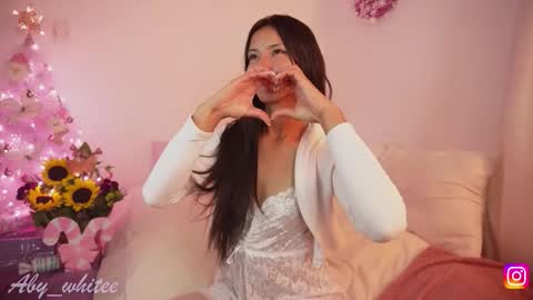 Snapshot of aby_whitee chatting on 12.19.25 Aby online show from 12.19.25