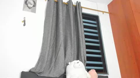 Snapshot of ada_gales_ chatting on 11.08.25 Isa online show from 11.08.25