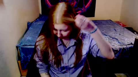 Snapshot of adagretta chatting on 12.18.25 adagretta online show from 12.18.25