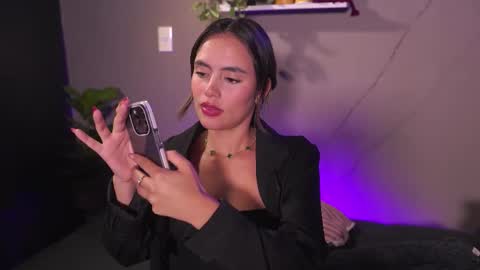 Snapshot of adahara_miller chatting on 12.04.25 Adahara online show from 12.04.25