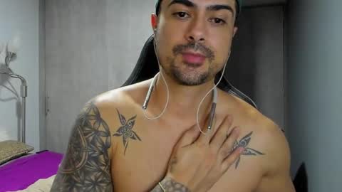 Snapshot of adam_clarke chatting on 02.01.25 adam clarke online show from 02.01.25