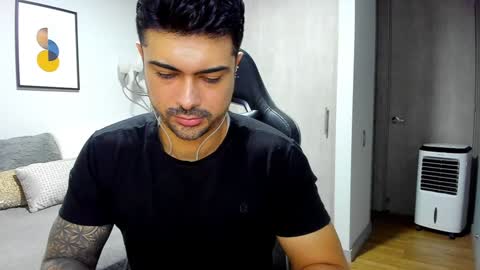 Snapshot of adam_clarke chatting on 02.03.25 adam clarke online show from 02.03.25