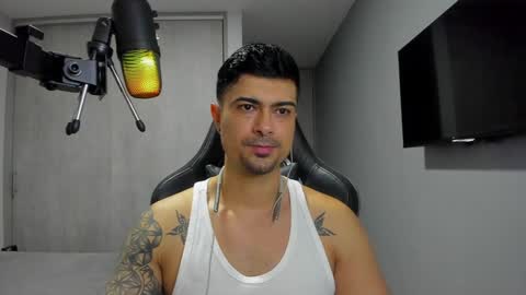 Snapshot of adam_clarke chatting on 02.09.25 adam clarke online show from 02.09.25