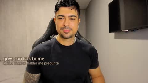 Snapshot of adam_clarke chatting on 02.11.25 adam clarke online show from 02.11.25