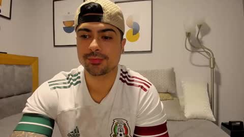 Snapshot of adam_clarke chatting on 02.12.25 adam clarke online show from 02.12.25