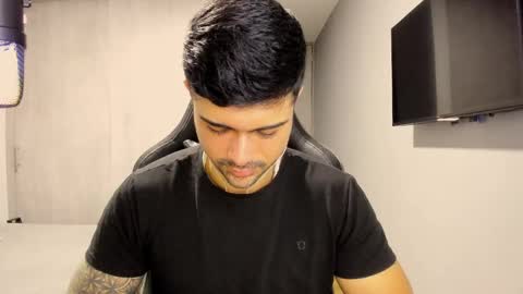 Snapshot of adam_clarke chatting on 02.15.25 adam clarke online show from 02.15.25