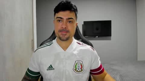 Snapshot of adam_clarke chatting on 02.26.25 adam clarke online show from 02.26.25