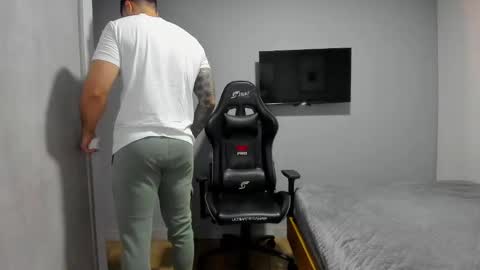 Snapshot of adam_clarke chatting on 02.26.25 adam clarke online show from 02.26.25