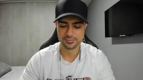 Snapshot of adam_clarke chatting on 03.04.25 adam clarke online show from 03.04.25