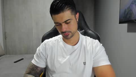 Snapshot of adam_clarke chatting on 03.06.25 adam clarke online show from 03.06.25