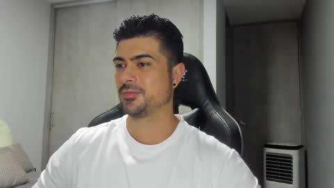 Snapshot of adam_clarke chatting on 03.07.25 adam clarke online show from 03.07.25