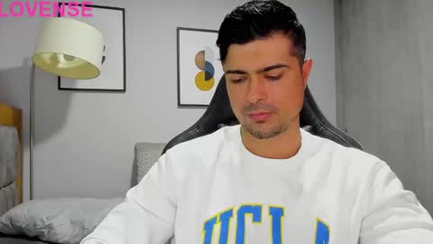 Snapshot of adam_clarke chatting on 09.18.25 adam clarke online show from 09.18.25