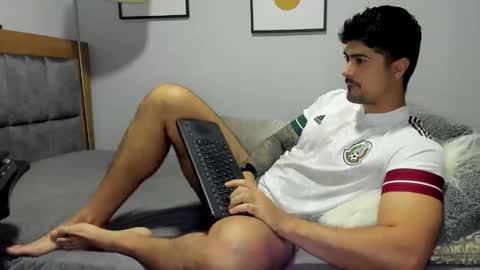 Snapshot of adam_clarke chatting on 10.27.25 adam clarke online show from 10.27.25