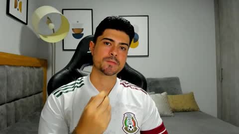 Snapshot of adam_clarke chatting on 11.25.25 adam clarke online show from 11.25.25