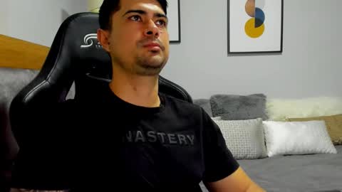 Snapshot of adam_clarke chatting on 01.10.26 adam clarke online show from 01.10.26