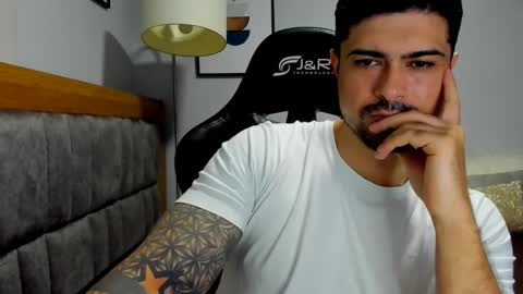 Snapshot of adam_clarke chatting on 01.16.26 adam clarke online show from 01.16.26