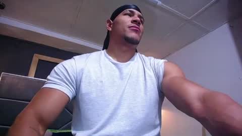 adam_fit19cm online show from 06.06.26