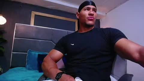 adam_fit19cm online show from 07.08.26