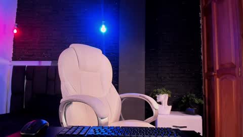 adam_piarse online show from 12.04.24