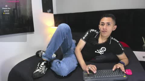 adam_walker_1 online show from 04.22.26